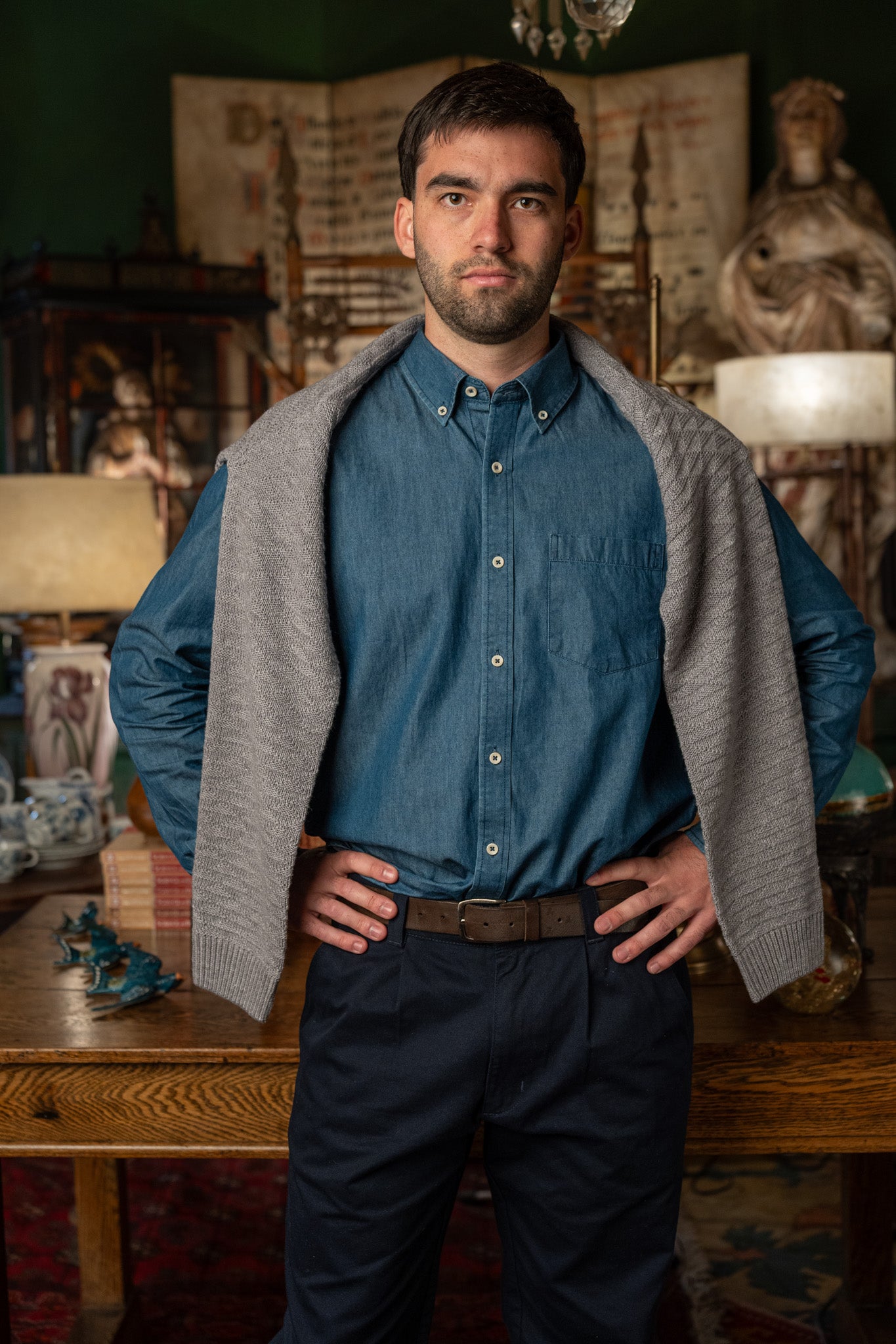 Straight Chinos con Pinzas Navy