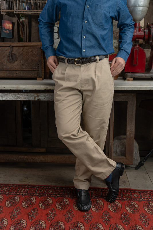 Straight Chinos con Pinzas Beige
