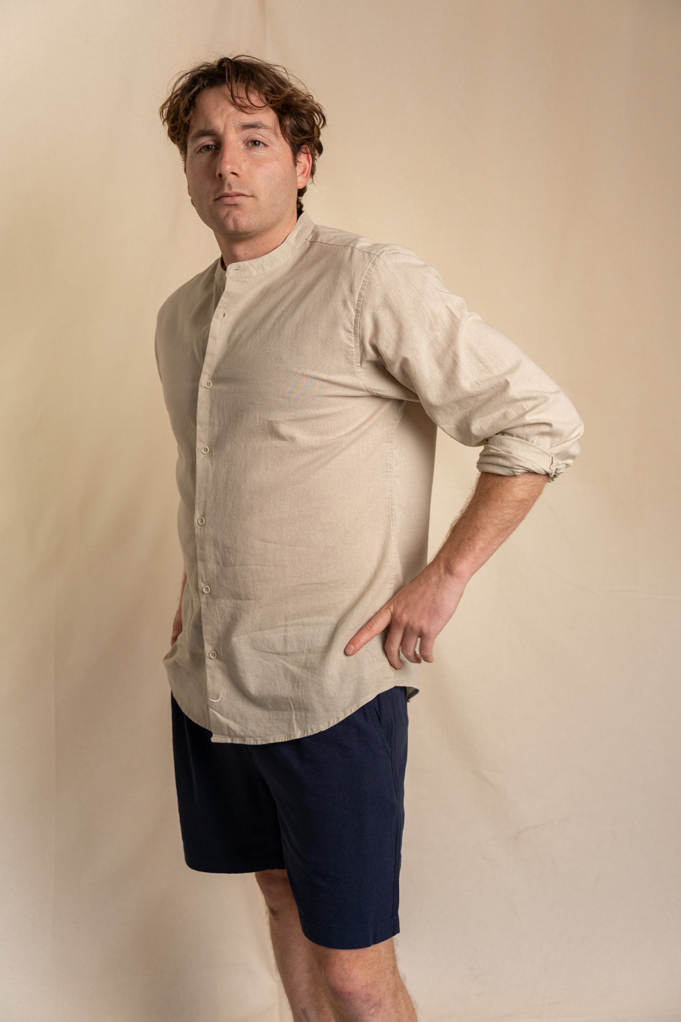 Camisa Lino Niza Cuello Mao Arena